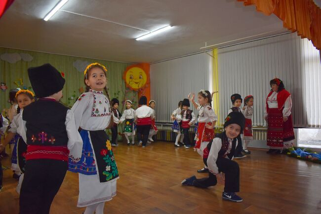 Заместник-кметът на Община Разград Хабибе Расим бе гост на пролетен спектакъл в ДГ “Детелина“ снощи