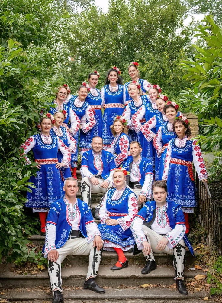 В Мюнхен ще участваме заедно с мъжкия хор „Български завет“, каза пред БТА Красимира Карабойчева, ръководител на група „Жар“ в Лондон 