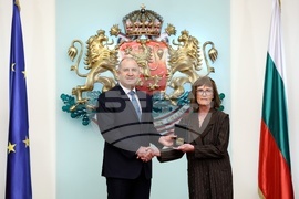 Румен Радев - Световен ден на здравето - лекари - награждаване - проф. д-р Надежда Гаврилова