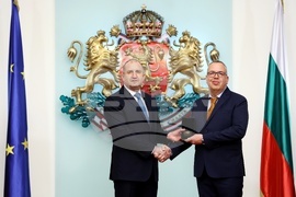 Румен Радев - Световен ден на здравето - лекари - награждаване - проф. д-р Иван Костов