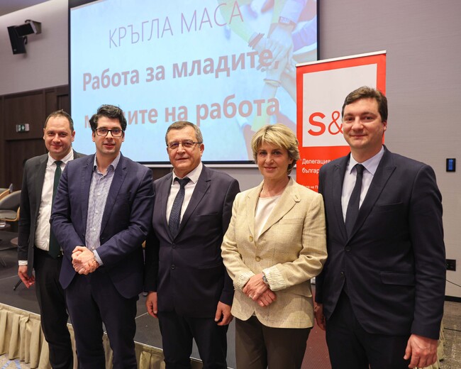 Весела Лечева: „Поддържаме постоянен диалог с младите хора по отношение на техните потребности, желания и перспективи“