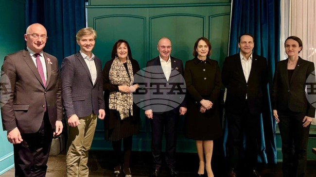 Служебният външен министър Надежда Нейнски обсъди транспортната, енергийната и цифровата свързаност на среща в Брюксел