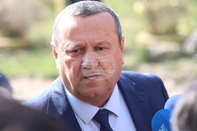 Социалната работа изисква не само знания и умения, но и съпричастност, каза Хасан Адемов по случай Световния ден на социалния работник