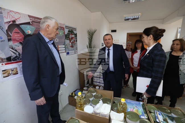  Кампания за раздаване на хранителни продукти от първа необходимост