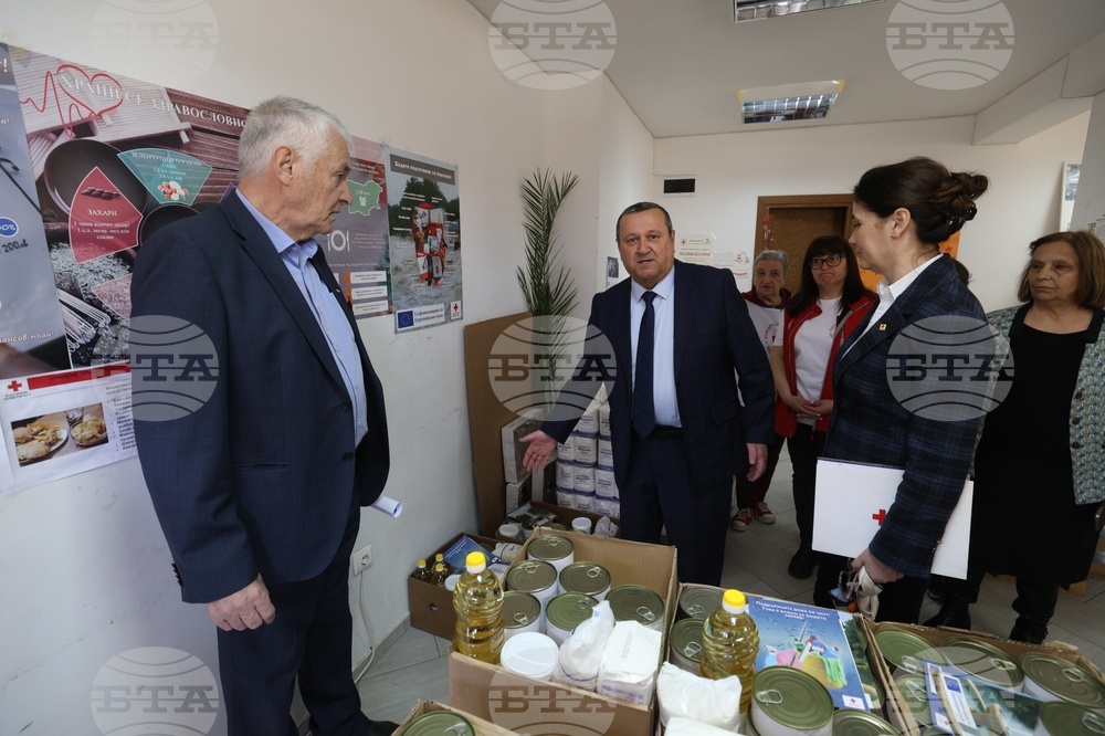 Кампания за раздаване на хранителни продукти от първа необходимост