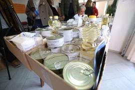 Кампания за раздаване на хранителни продукти от първа необходимост