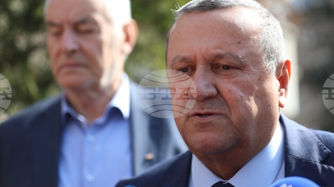 Мина времето, когато пред асансьора на пленарната зала се раздаваха публични финанси, каза служебният министър на труда