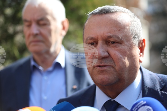 Мина времето, когато пред асансьора на пленарната зала се раздаваха публични финанси, каза служебният министър на труда