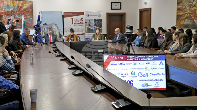 Фирми от ИТ сектора, финансовия бранш и туризма участват в 14-ото издание на форума „Кариери“ в Икономическия университет във Варна