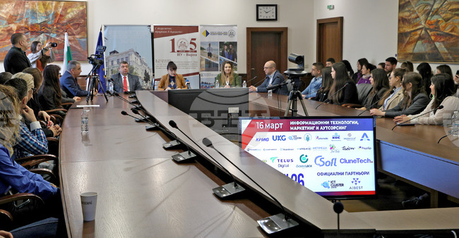 Фирми от ИТ сектора, финансовия бранш и туризма участват в 14-ото издание на форума „Кариери“ в Икономическия университет във Варна