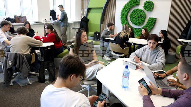 Студенти от пет университета обсъждат ефективни решения за устойчиво развитие на форум във Варна