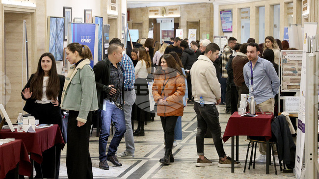 Няколко екипа студенти участват в четвъртия сезон на инициативата за стартъпи в Икономическия университет във Варна 