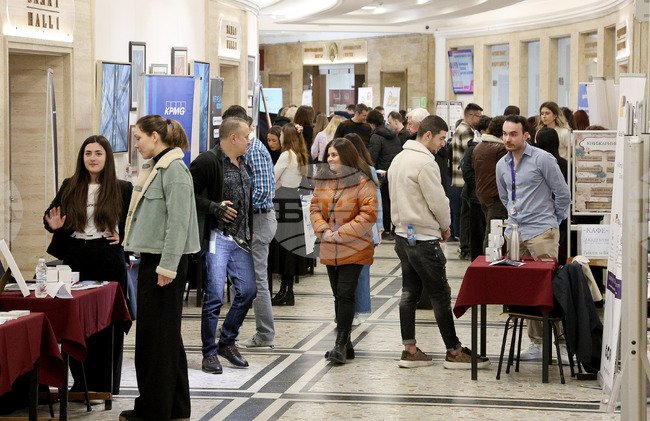 Няколко екипа студенти участват в четвъртия сезон на инициативата за стартъпи в Икономическия университет във Варна 