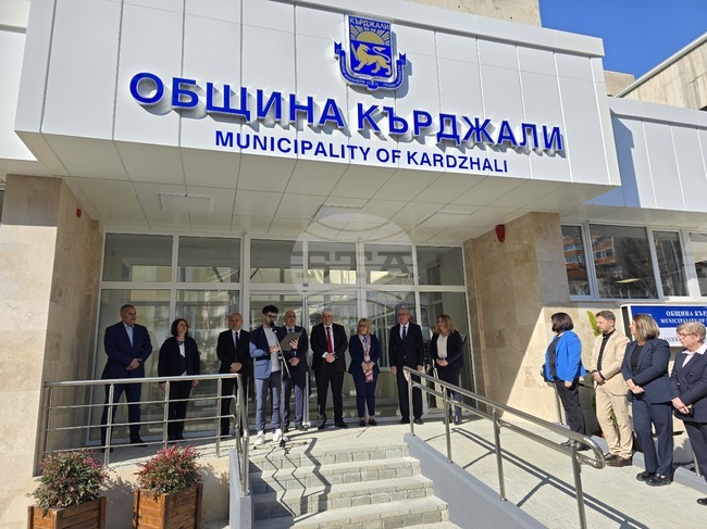В Кърджали беше открит изграденият към общинската администрация Център за административно обслужване