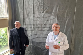 Стенопис, изобразяващ здравеопазването като семейство с болно дете, бе открит в Медицинска академия