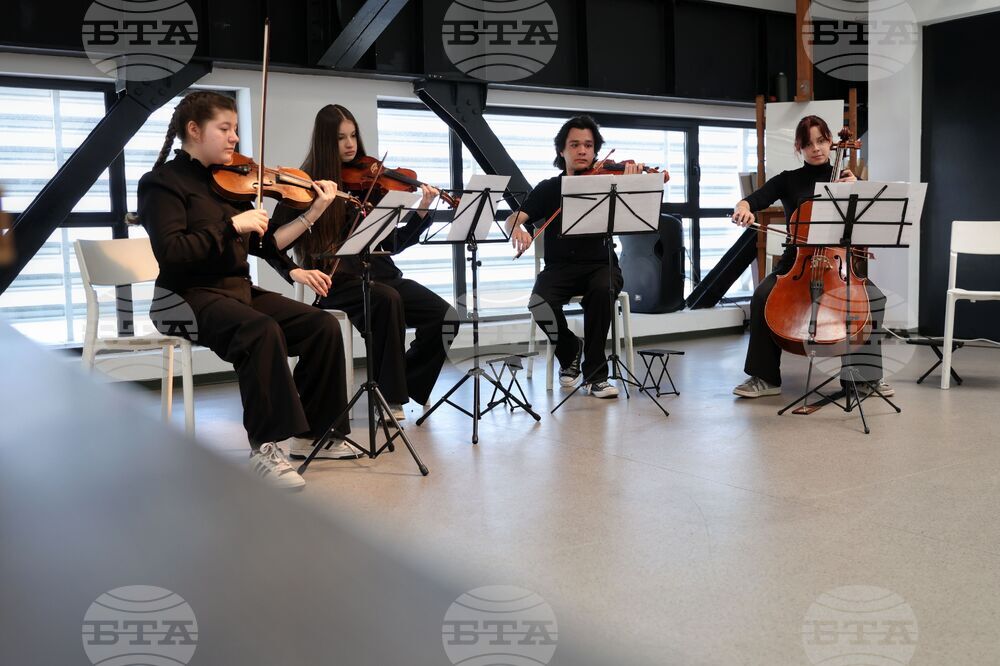 Бургас - "Кораб в сърцето" - изложба графика