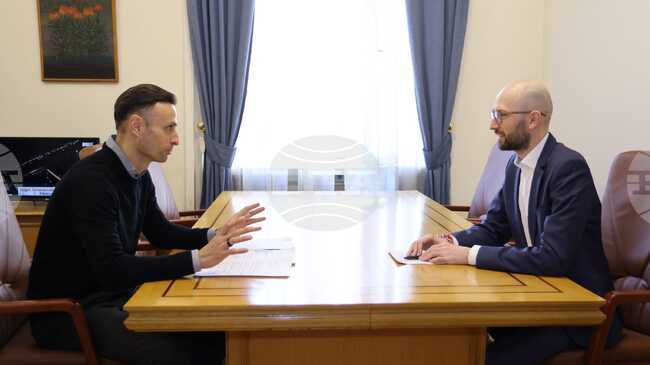 Подкрепа за спорта чрез финансови и данъчни механизми обсъдиха министър Георги Клисурски и съветникът на премиера Димитър Бербатов