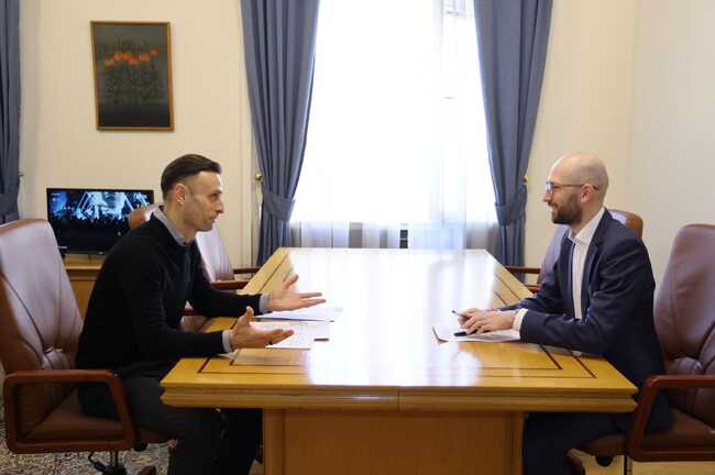 Министър Клисурски и Димитър Бербатов: По-активна държавна подкрепа за спорта и младежите чрез данъчни стимули