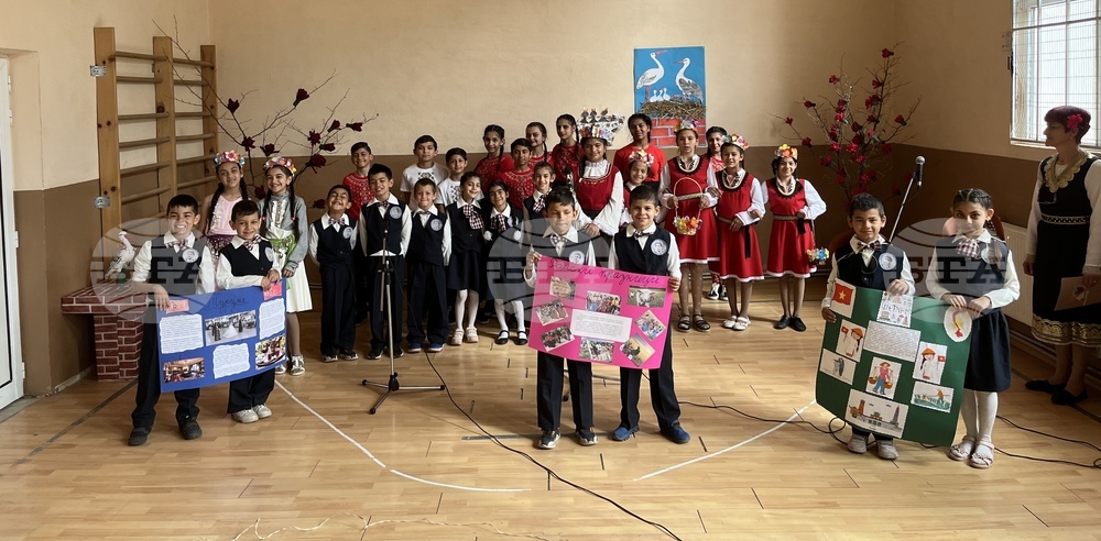 Село Ярлово - Основно училище "Васил Левски" - празник на етносите