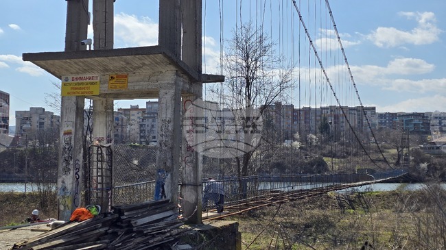 Започнаха дейностите по ремонтирането на пешеходния въжен мост над река Арда