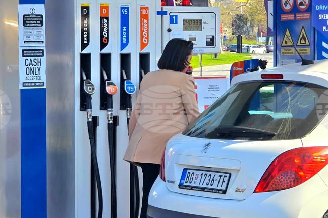 Горивата в Сърбия се покачиха само с  1 евроцент 