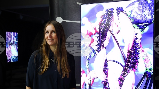 Важно е и по-възрастните хора да преживяват новата форма на интерактивност с технологиите, каза за БТА австрийската артистка Дагмар Шюрер