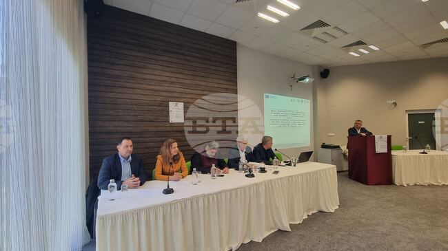 Важно е България да подкрепи исканията пред ЕК за реформиране на европейския пазар на въглеродни емисии, смята президентът на КНСБ Пламен Димитров