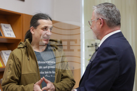 Изложба „Икони върху сандъци от боеприпаси“