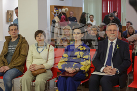 Изложба „Икони върху сандъци от боеприпаси“