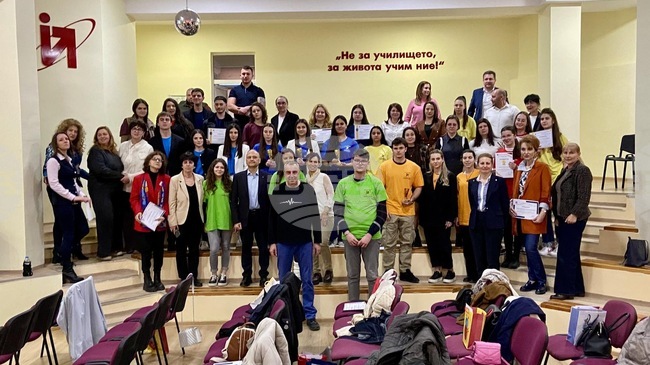 Ученици от професионални гимназии разработиха бизнес проекти с български продукти на национално състезание по предприемачество