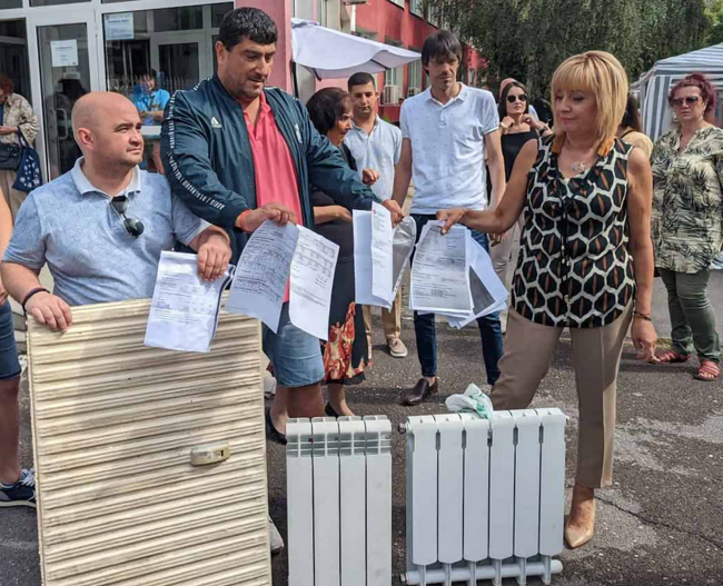 Манолова: Ще обжалваме в съда новата-стара формула за сградна инсталация