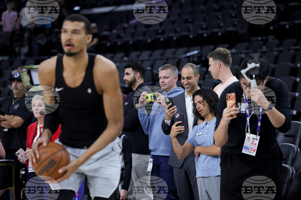 Spurs Clippers Basketball