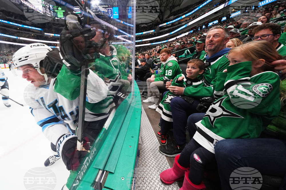 APTOPIX Mammoth Stars Hockey