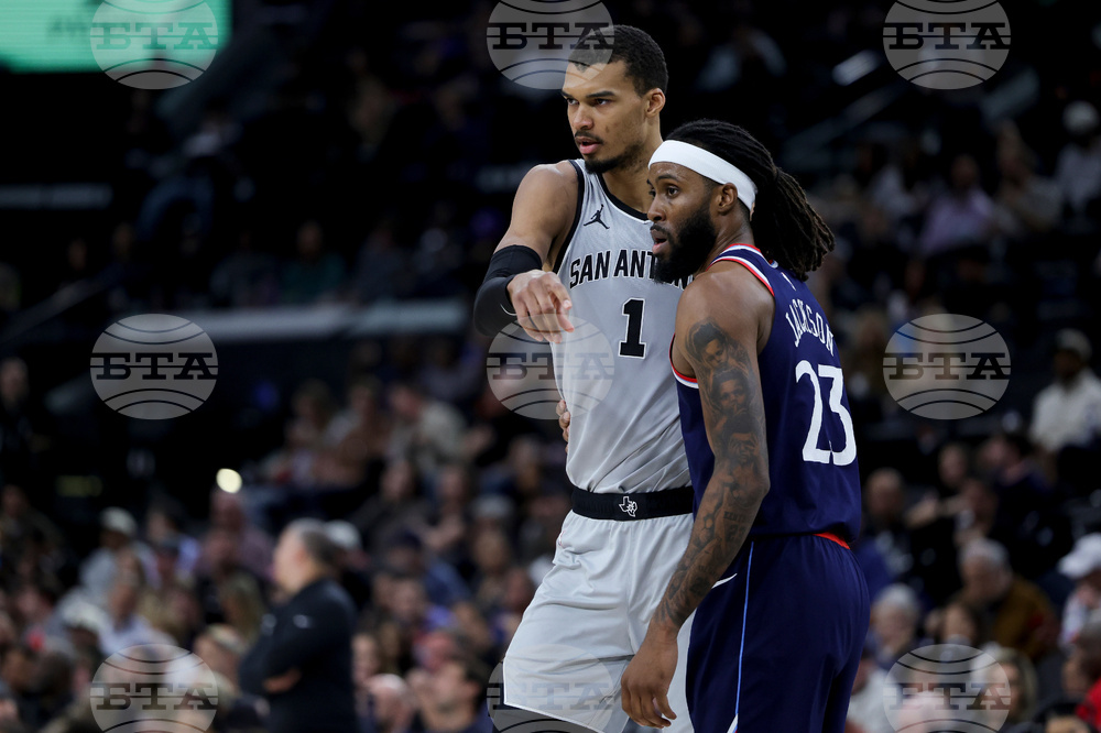 Spurs Clippers Basketball