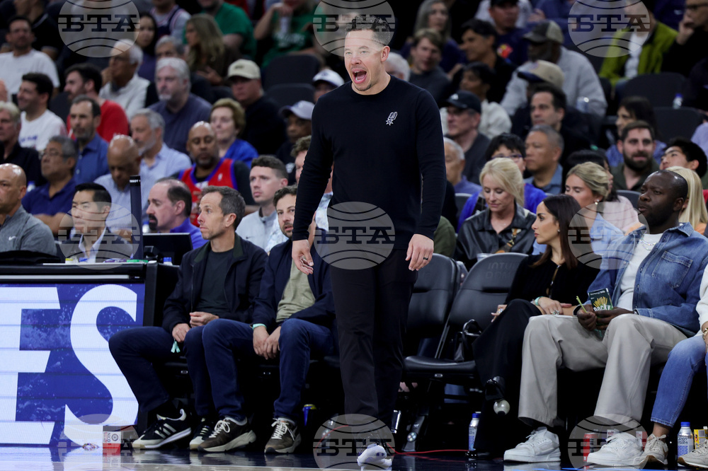 Spurs Clippers Basketball