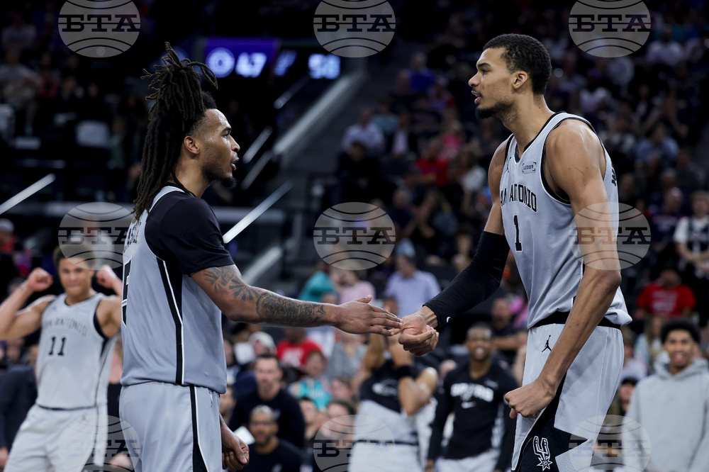 Spurs Clippers Basketball