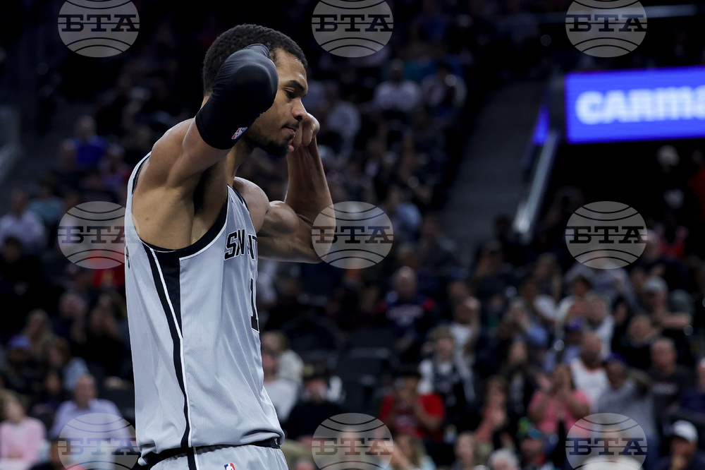 Spurs Clippers Basketball