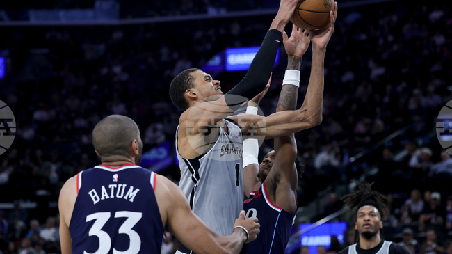 Сан Антонио надигра Лос Анджелис Клипърс за 50-ата си победа от началото на сезона в НБА