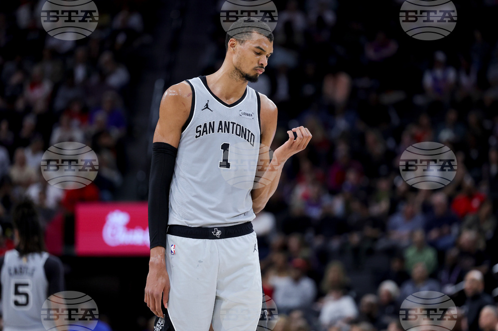 Spurs Clippers Basketball