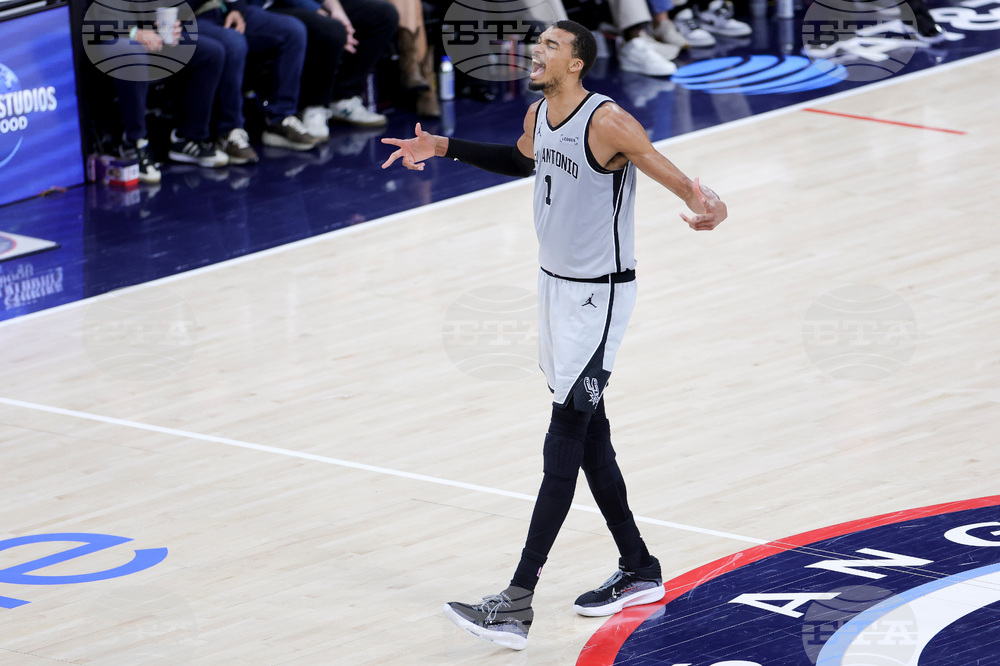 Spurs Clippers Basketball