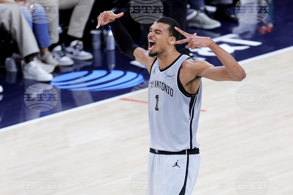 Spurs Clippers Basketball