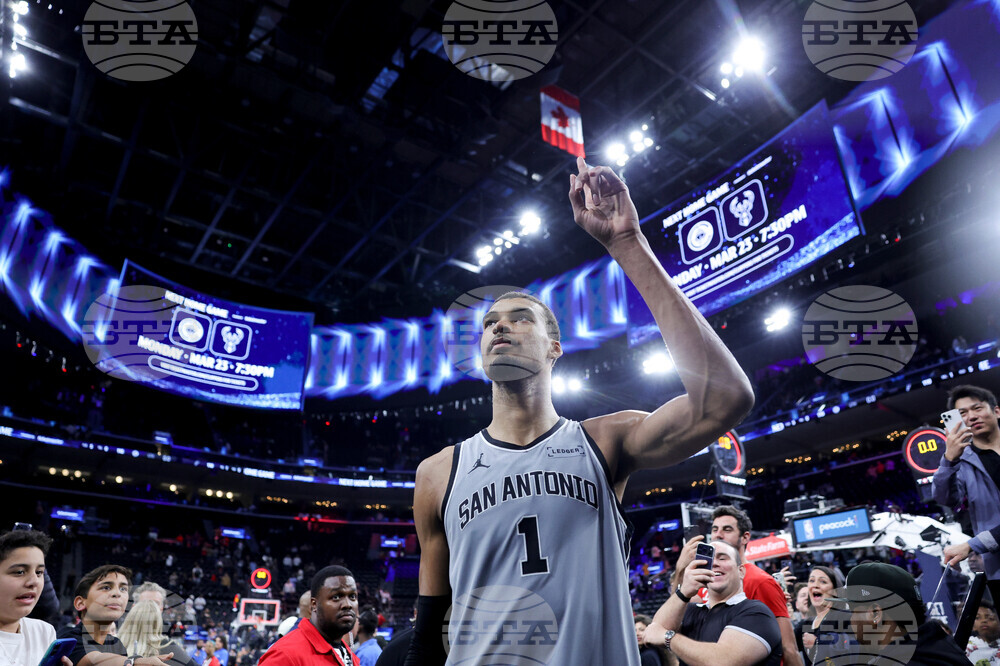Spurs Clippers Basketball