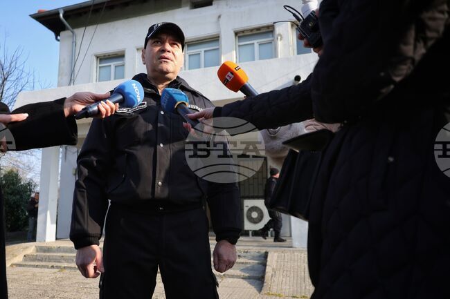 Десет души са задържани при акция на полицията в Бургас и региона