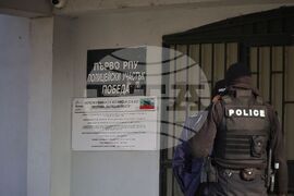 Бургас - полицейски участък - задържани лица