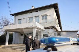 Бургас - полицейски участък - задържани лица