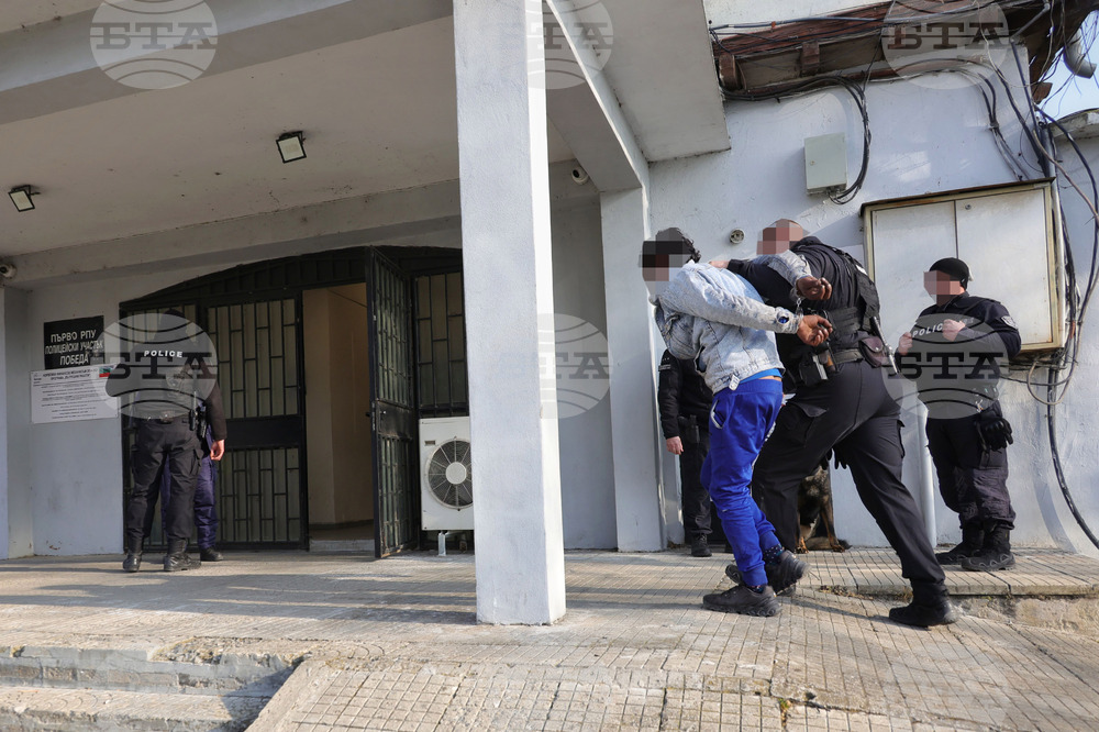 Бургас - полицейски участък - задържани лица