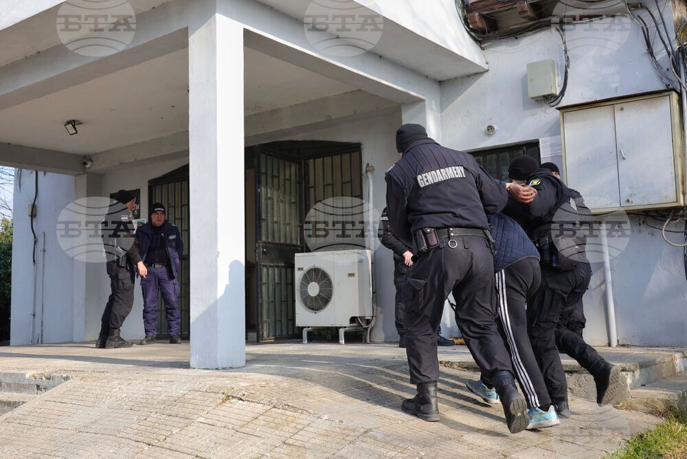 Бургас - полицейски участък - задържани лица