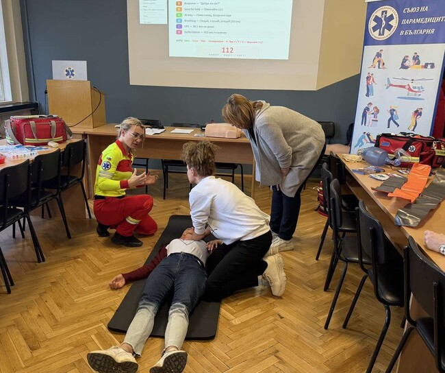 Съюз на парамедиците в България: За първи път в Бургас – учители се учат да спасяват живот