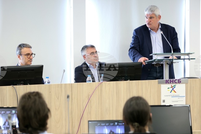 Трансформацията в енергетиката вече извади на пазара над 2000 души, заяви Пламен Димитров и настоя за преразглеждане на търговията с емисии