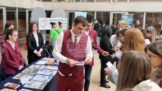 В Плевен 18 училища участват в изложението „Къде след 7-и?“